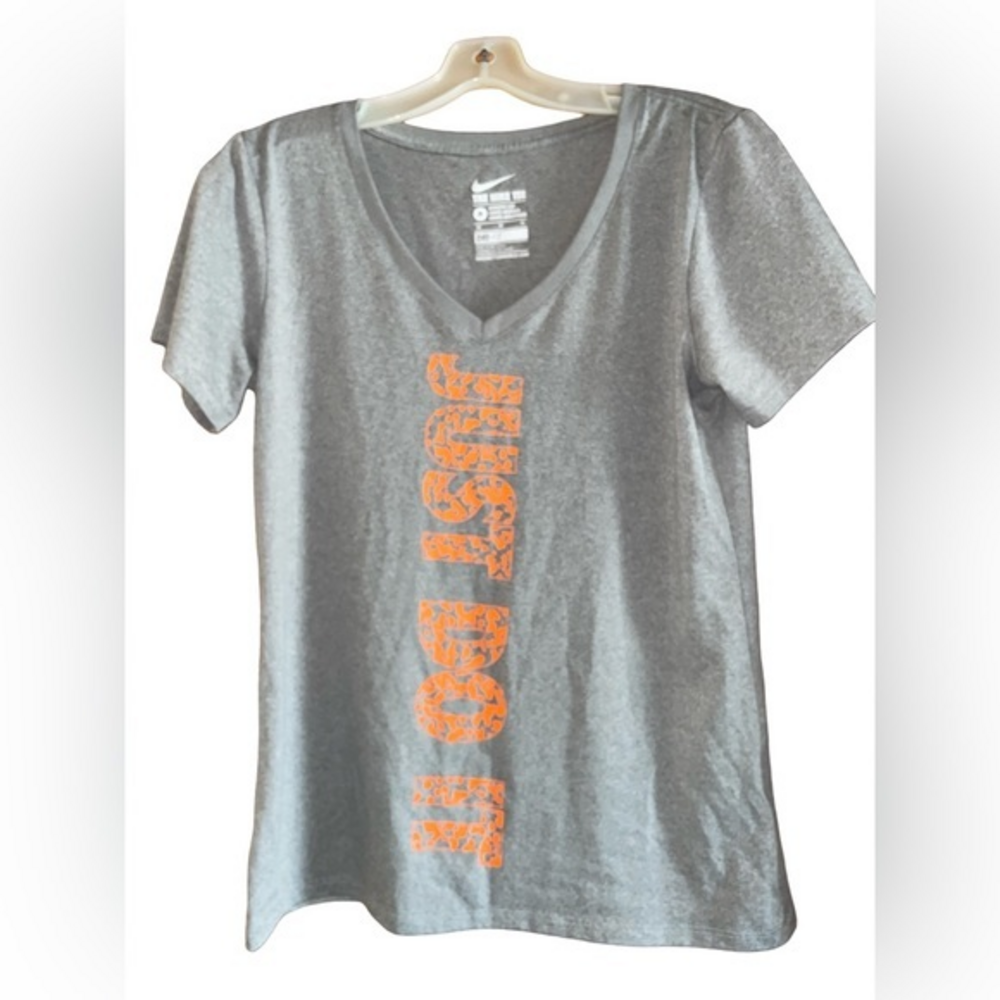 Nike Women’s The Nike Tee Just Do‎ It Graphic V Neck Grey Medium Dri-Fit